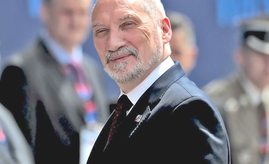 Macierewicz atakuje Wałęsę. "Jeden z największych szkodników w historii Polski"