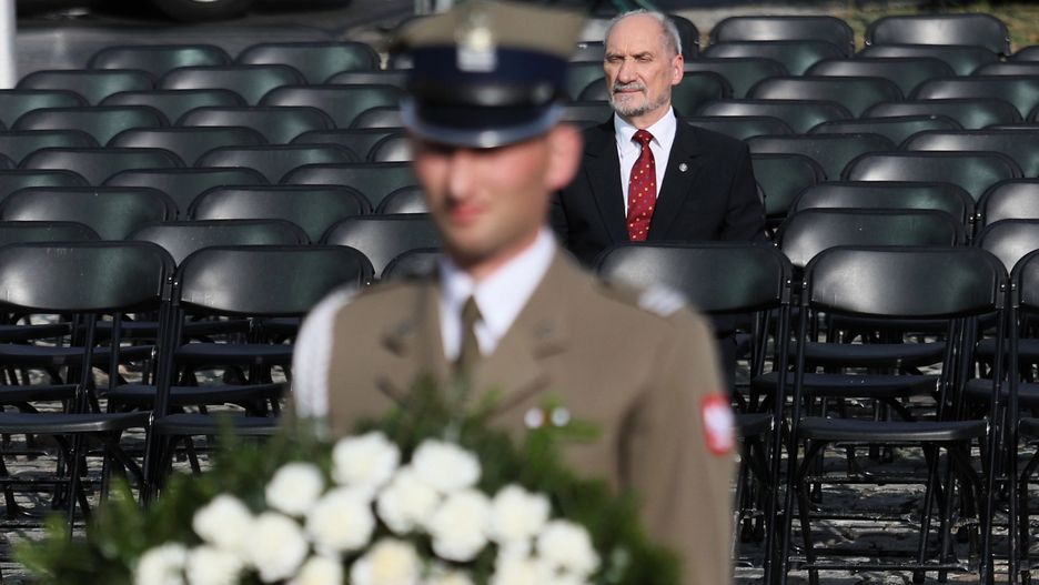 Antoni Macierewicz złożył wieniec w Warszawie