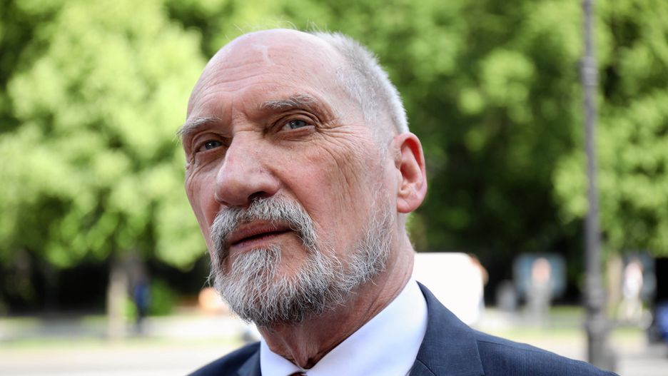 Antonie Macierewicz odpowiedział na Twitterze