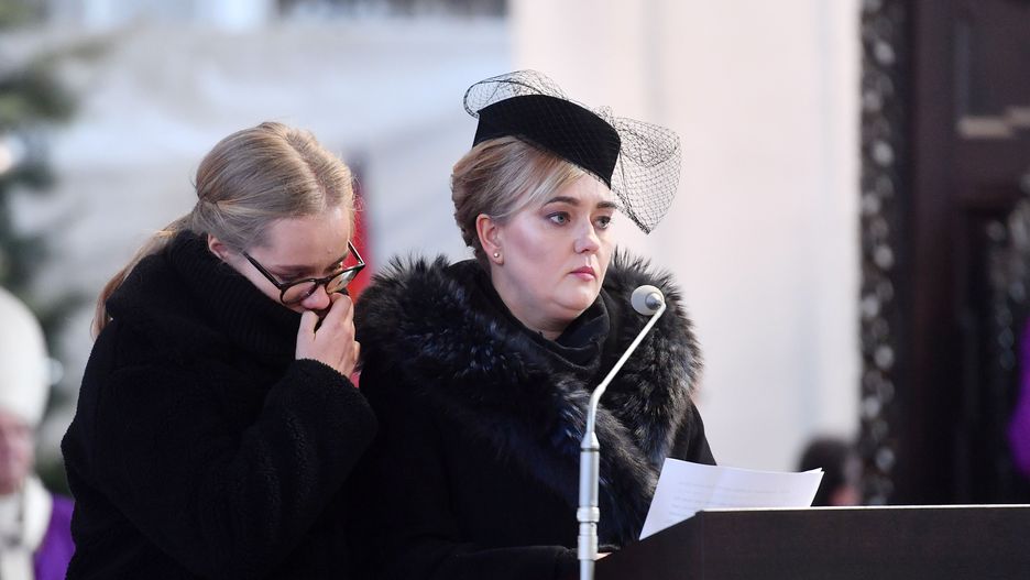 Uroczystości pogrzebowe Pawła Adamowicza. Prezydenta żegna córka Antonina i żona Magdalena.