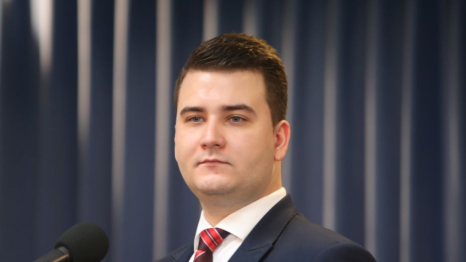 Bartłomiej Misiewicz to były bliski współpracownik Antoniego Macierewicza