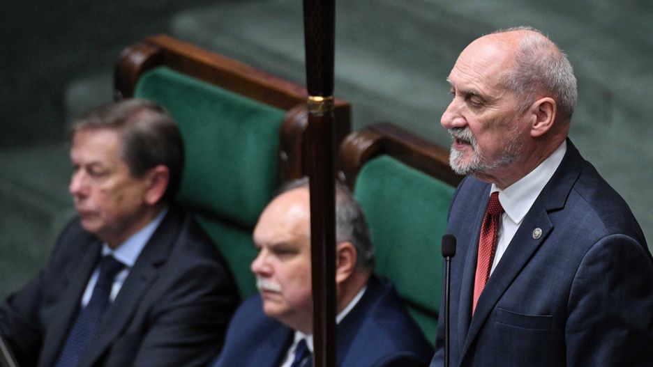 Antoni Macierewicz nie przywitał byłego prezydenta RP 