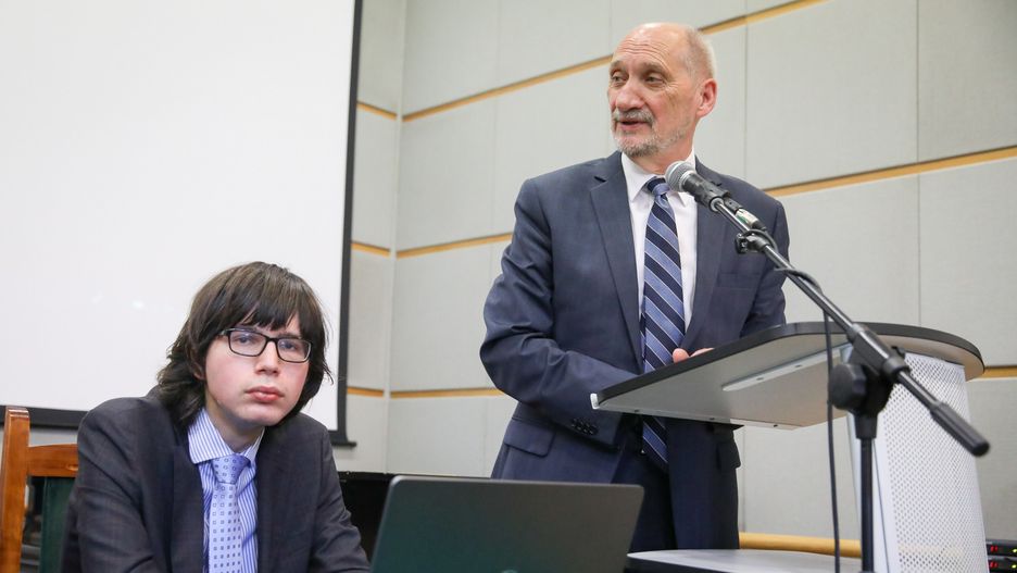 Facebook ujawnił wrażliwe dane. Od lewej: Edmund Janniger oraz Antoni Macierewicz 