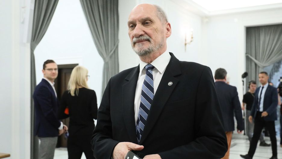 Antoni Macierewicz uderza w Kornela Morawieckiego.