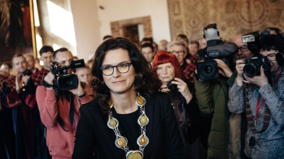 Prezydent Gdańska Aleksandra Dulkiewicz nowy łańcuch otrzymała podczas zaprzysiężenia w marcu