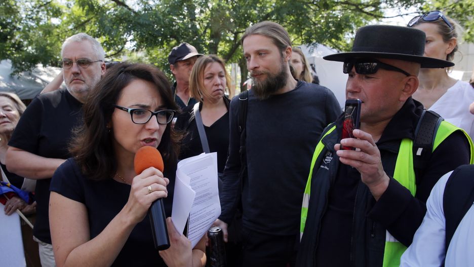 Kamila Gasiuk-Pihowicz przed Sejmem