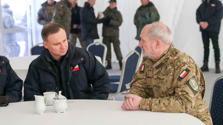 Andrzej Duda i Antoni Macierewicz na poligonie w Żaganiu