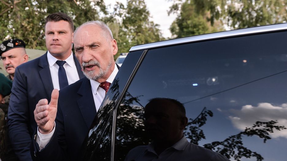 Jak wyjaśnić powiązania Antoniego Macierewicza z "podejrzanymi ludźmi"?
