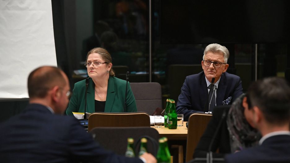 Sędziowie Trybunału Konstytucyjnego w stanie spoczynku wskazują na problematyczną rolę Krystyny Pawłowicz i Stanisława Piotrowicza