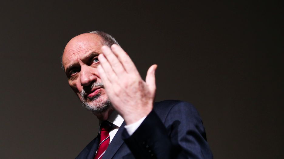 W ocenie Antoniego Macierewicz, Robert Biedroń powinien się wstydzić swojego doradcy