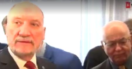 Towarzysz Macierewicza: kłamczuchy cholerne. Śledztwo internetowe
