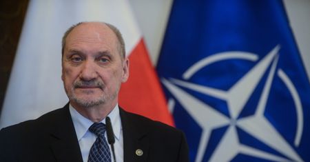 NIK uderza w Antoniego Macierewicza. MON miało naruszyć przepisy i "przesuwać pieniądze"