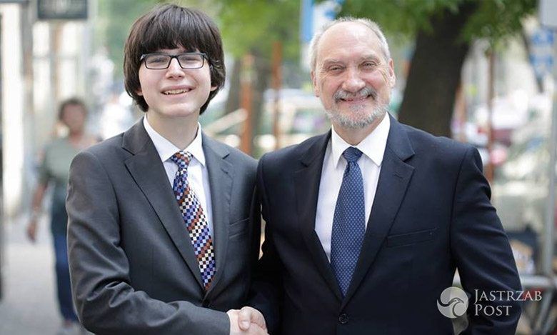 Antoni Macierewicz zwolnił swojego 20-letniego doradcę. Edmund Janniger kończy swoją krótką karierę w MON