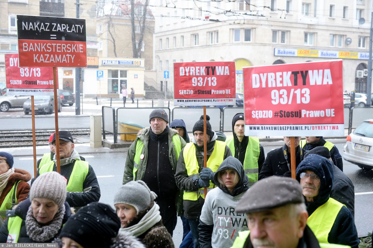 Bank zagroził rodzinie Dziubaków. Frankowicze poskarżą się Unii