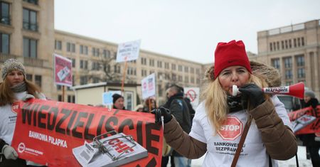 3 lata od „czarnego czwartku”. Choć politycy obiecywali pomoc, frankowicze zostali sami