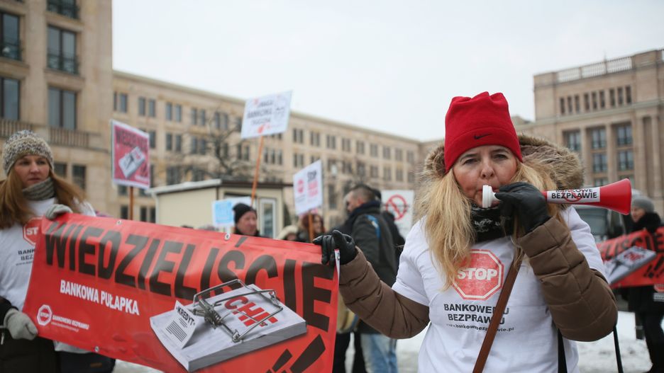 Stowarzyszenie frankowiczów zapowiada, że złoży obywatelskie projekty ustaw, wydłużające terminy na wypowiedzenie umowy kredytu oraz ograniczające koszty kredytów. 
