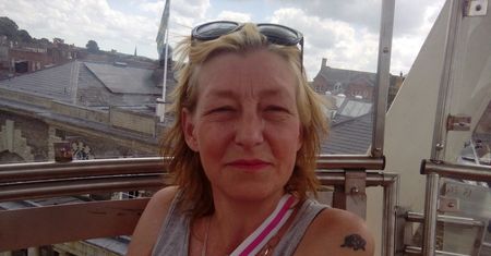 Brytyjka spryskała się nowiczokiem. Myślała, że to perfumy