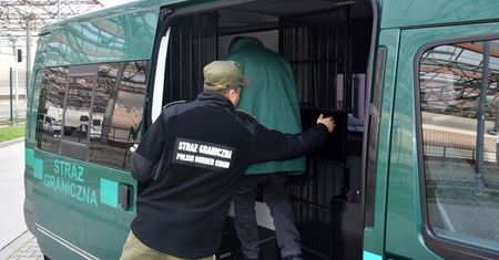 Gruzin ścigany za zabójstwo wpadł w Polsce. Zatrzymanie na lotnisku we Wrocławiu