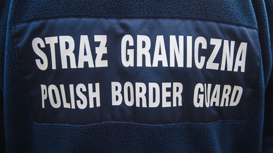 Podczas kontroli funkcjonariusze odkryli w naczepie dziesięć osób o azjatyckich rysach twarzy 