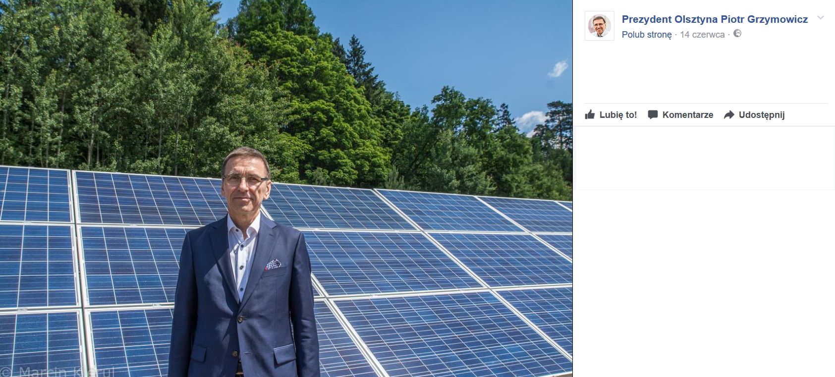 Prezydent na tle farmy solarnej. 