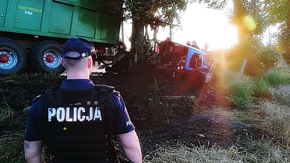 Kierowca ciągnika zginął na miejscu w płonącej kabinie pojazdu
