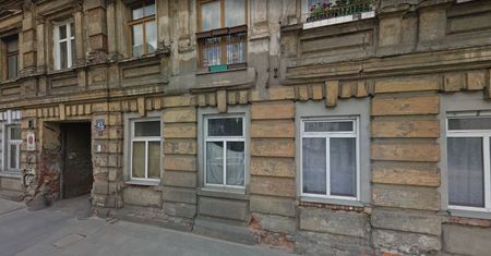 Łódź. W kamienicy przy ul. Wólczańskiej zarwał się strop. Potem zaczęły pękać ściany
