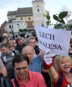 "Wykrzykiwał 'Lech Wałęsa', dopuścił się czynu zabronionego". Policja tłumaczy RPO powody zatrzymania
