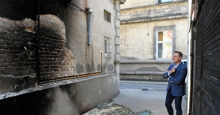 Podpalenie kamienicy posła Brejzy. Jest decyzja prokuratury