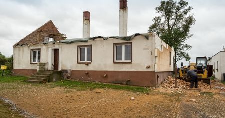 Poszkodowani przez nawałnicę nadal nie otrzymali zapowiadanej pomocy. "Wojewoda nie uruchomił środków"