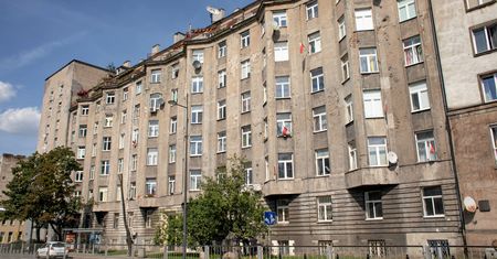 Załatali dziury po pociskach z powstania. "To jest niedopuszczalne"
