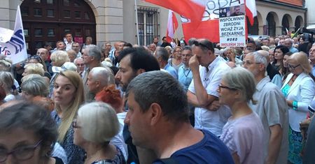 Miesięcznica smoleńska. Jarosław Kaczyński: idziemy do przodu
