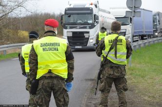 Koronawirus uwięził kierowców ciężarówek. MSWiA zwolniło ich z obowiązku kontroli granicznej