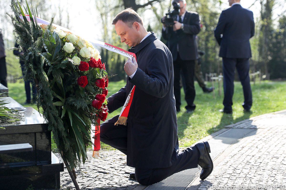 Andrzej Duda w 7. rocznicę katastrofy. Po pojednawczym tonie sprzed roku nie było śladu