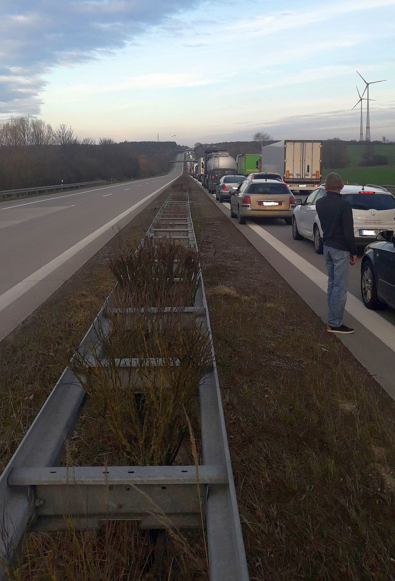 Wielokilometrowe kolejki na granicach. Nowe przejścia mają pomóc rozładować sytuację