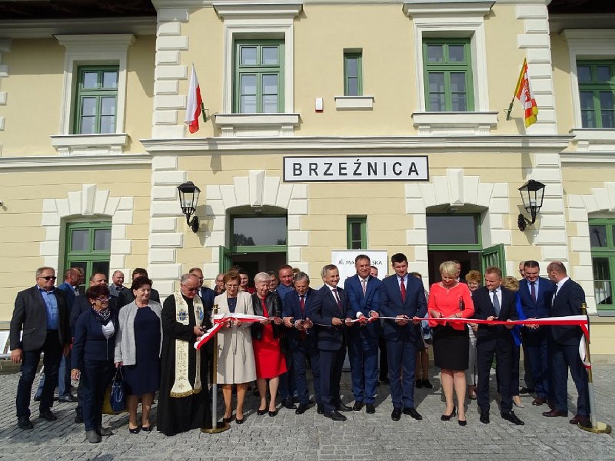 Brzeźnica. Dworzec za 3 mln zł po nic. Zlikwidowali połączenia