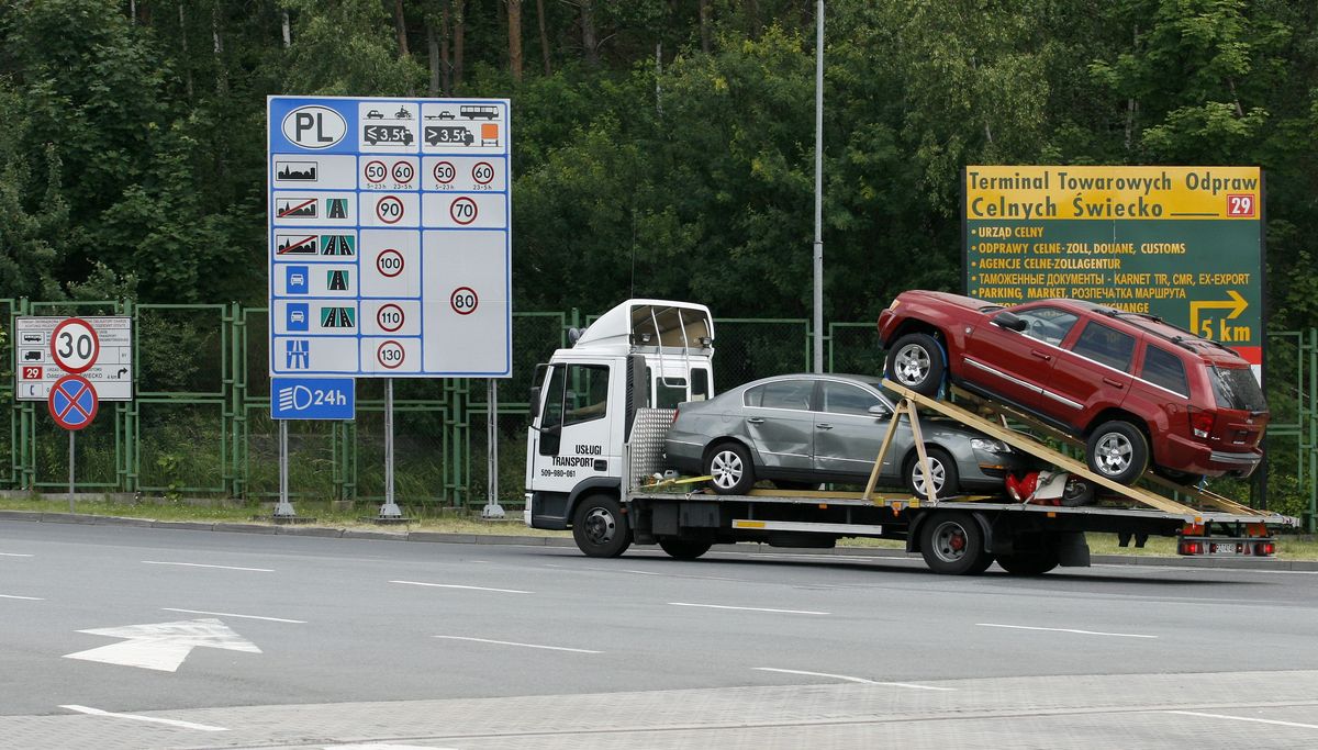 3 tys. zł kary za auta na lawecie. Walka z nieuczciwymi handlarzami będzie ostra