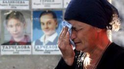 Uczestniczka ceremonii ku czci ofiar zamachu