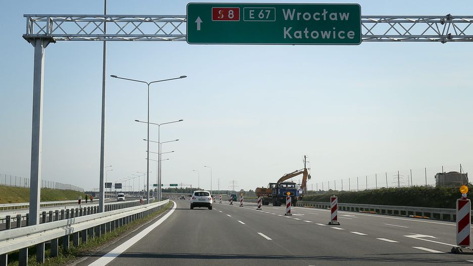 Budowa najważniejszej warszawskiej drogi napotyka na kolejne przeszkody