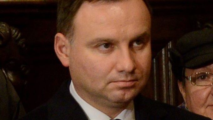 Prezydent Andrzej Duda podczas mszy w intencji ofiar katastrofy smoleńskiej