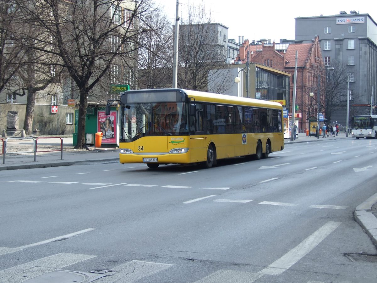 Policjanci pomogli zagubionej 7-latce. Jechała boso autobusem z Katowic do Tychów