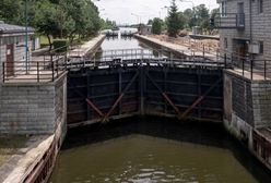 Gliwice. Rzeka zanieczyszczona ropopochodną substancją