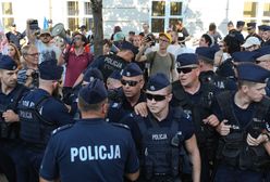 Warszawa. Policjant ochraniał marsz ONR. Zbiera na pomoc prawną.