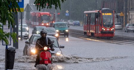 Pogoda na niedzielę. Burze i ulewy. Może dojść do podtopień