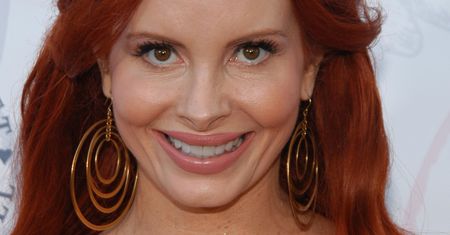 Phoebe Price zaszalała. 47-letnia aktorka sporo odsłoniła