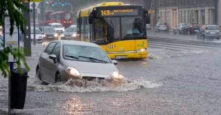 Pogoda. Trwa usuwanie skutków nawałnicy na Śląsku. Strażacy interweniowali ponad 400 razy