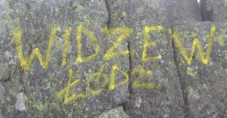 Oczom Brytyjczyka ukazał się napis "Widzew Łódź". Mieszkańcy Wysp wściekli na Polaków