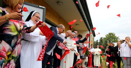 Siostry "pingwiny" otworzyły dom dla niepełnosprawnych. "Otrzymałyśmy nie tylko pieniądze, ale coś więcej"