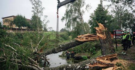 Echa nawałnicy na Pomorzu. Dyrektor odpowie za brak ostrzeżenia