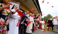 Siostry "pingwiny" otworzyły dom dla niepełnosprawnych. "Otrzymałyśmy nie tylko pieniądze, ale coś więcej"