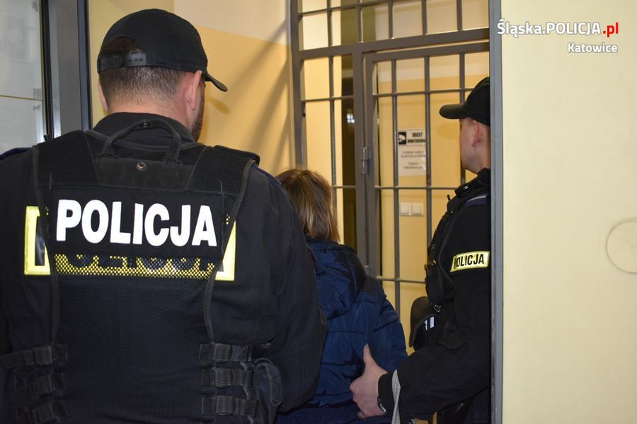 Katowice: Chłopiec zostawiony na klatce przed świętami. Matce grozi 5 lat więzienia
